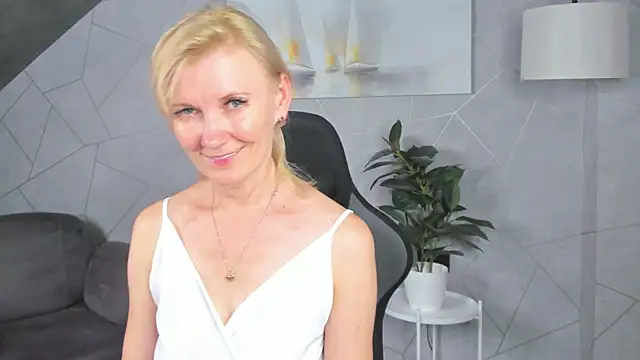 Julie_Lucas webcam