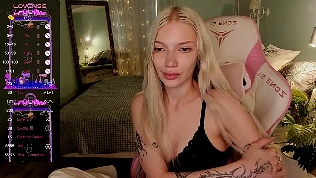 AnyaTaylor_ webcam