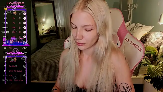 AnyaTaylor_ webcam