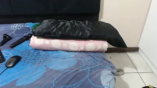 SweetHotBabby18 webcam