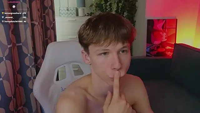 cuMte_boy live cam on StripChat