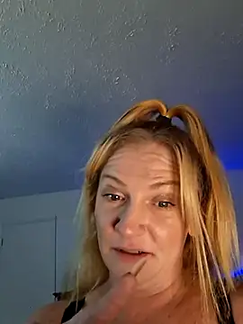 Goldenndoll webcam