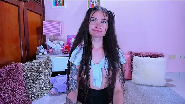 AbrilRussell live cam on StripChat