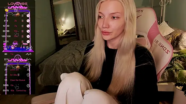 AnyaTaylor_ webcam