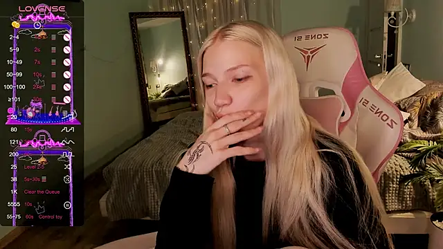 AnyaTaylor_ webcam