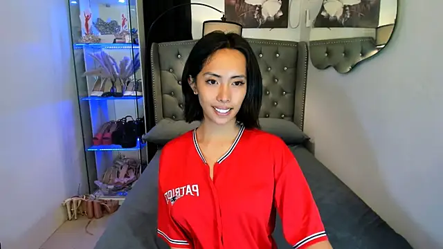 Model: reighnempress