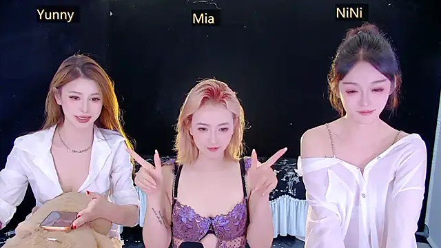 MiNi-U live sex cam