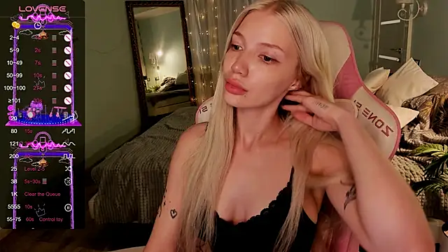 AnyaTaylor_ webcam