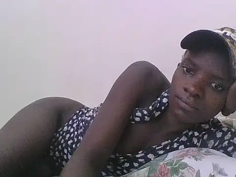 ebonypetite2