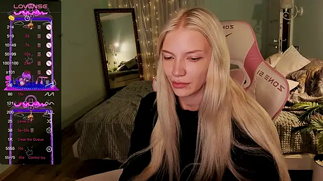 AnyaTaylor_ webcam