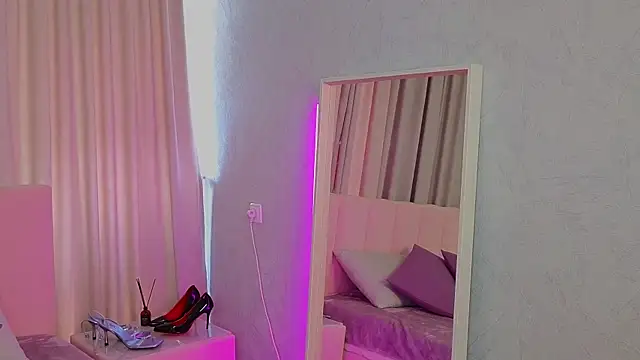 Ariana_Petite Live Web Cam Show