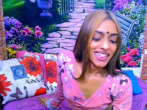 IndianPretty14u2Luv webcam