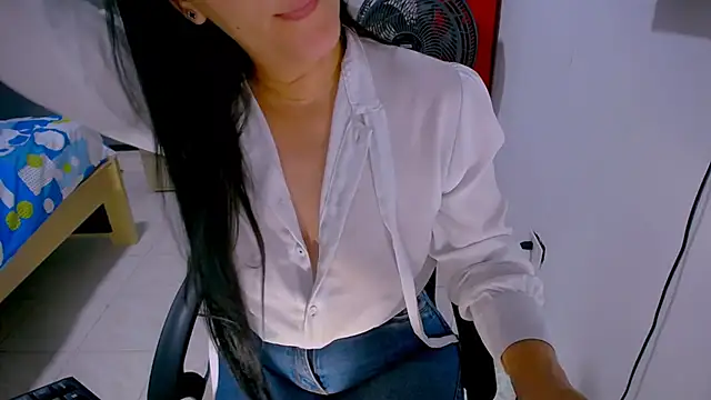 BitterMomXxx webcam