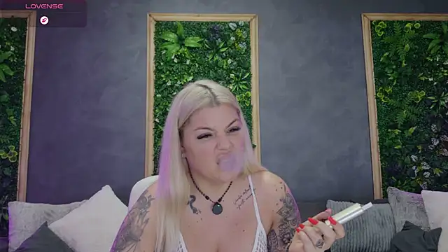 Issa_Jo webcam