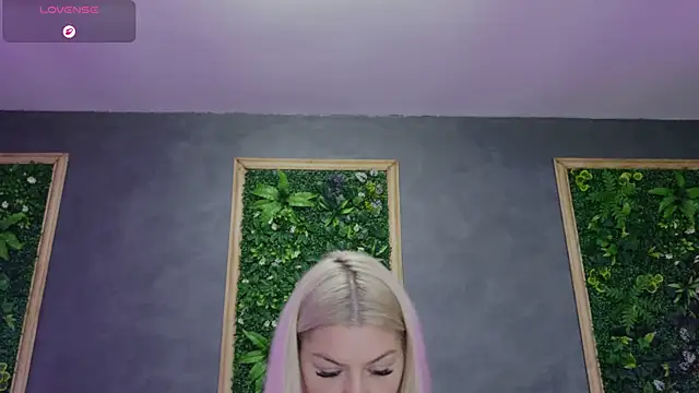 Issa_Jo webcam