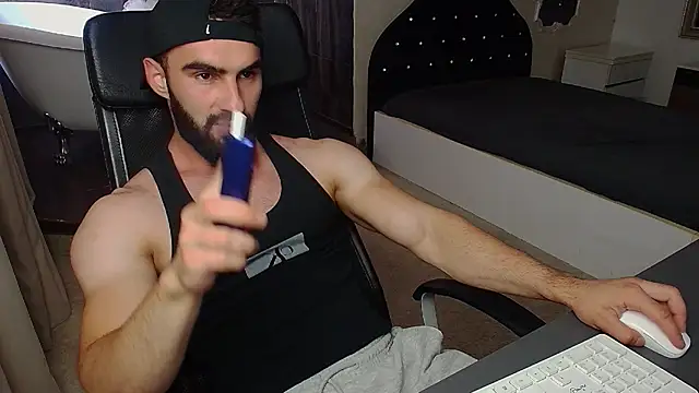 micahlane (M young) - I'm prepairing for bodybuilding contest