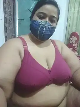 momo_loves webcam
