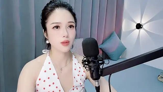 Momo-Wow webcam