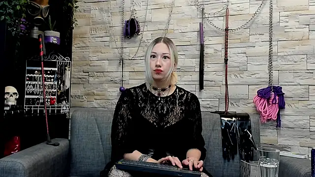 Miss_Kaz webcam