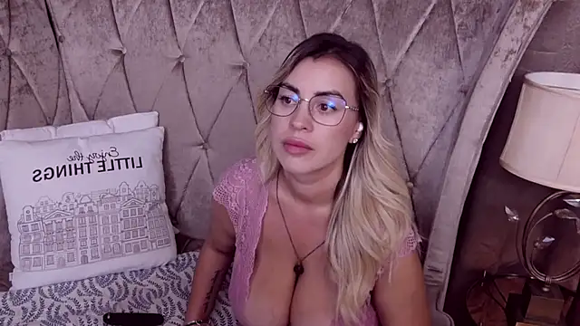 BustyGizelle webcam