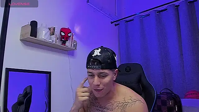ashton_hils - ASHTON_HILS's free webcam - UK Sex Cams