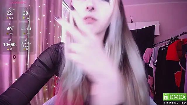 JustMeowGirl webcam