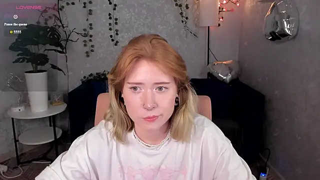 Elira_Vane webcam