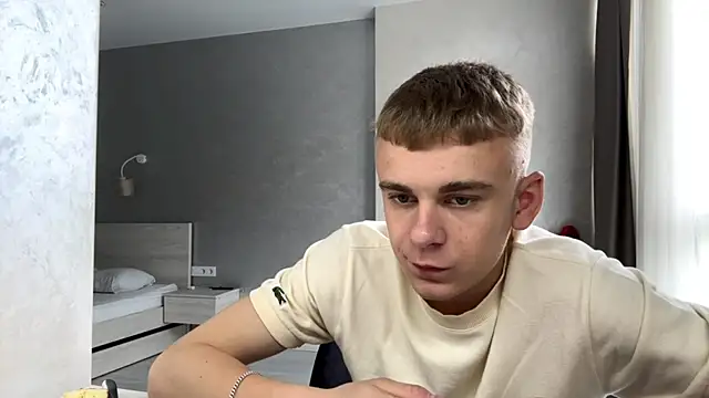 SoloFury live cam on StripChat