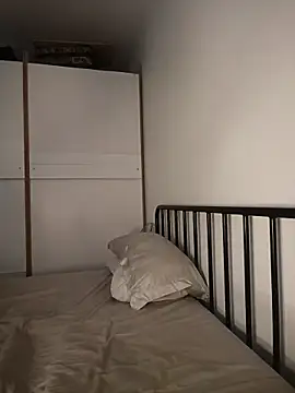 TopsyWilde webcam