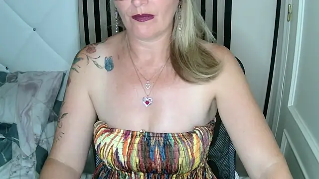 xxNoeliaxx webcam