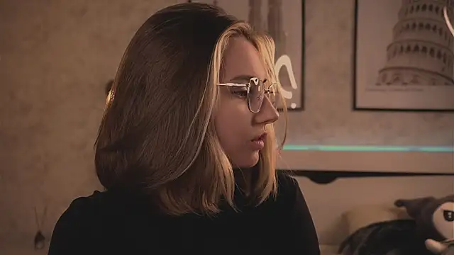 MeghanElson webcam