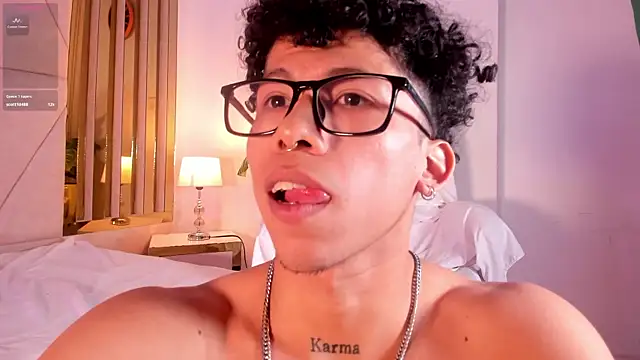 AkazaBoy_ webcam