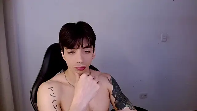 H3ll_B0I webcam