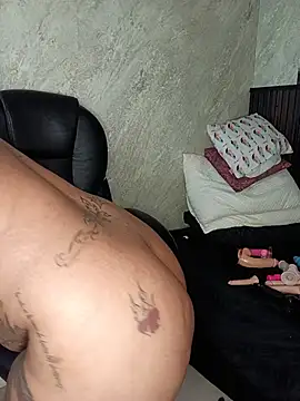 tanisha__lux webcam