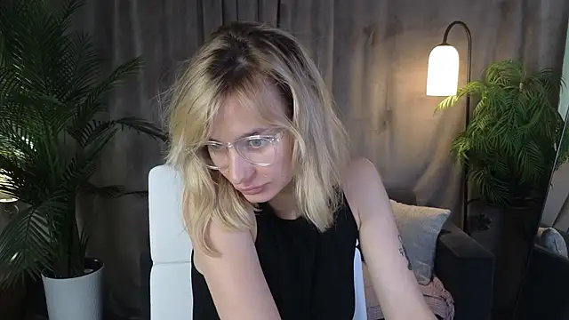 NoraMoreau webcam