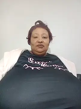 nancy111 (F milf) - Make me squit and cum on my toy