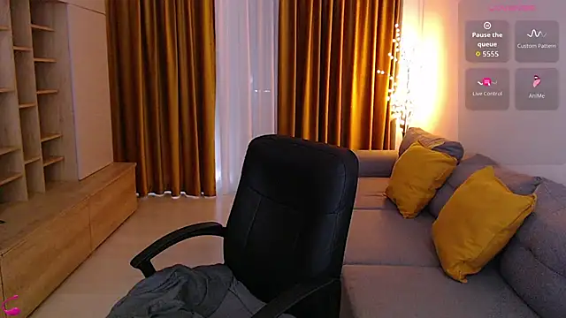 mia_bloomy webcam