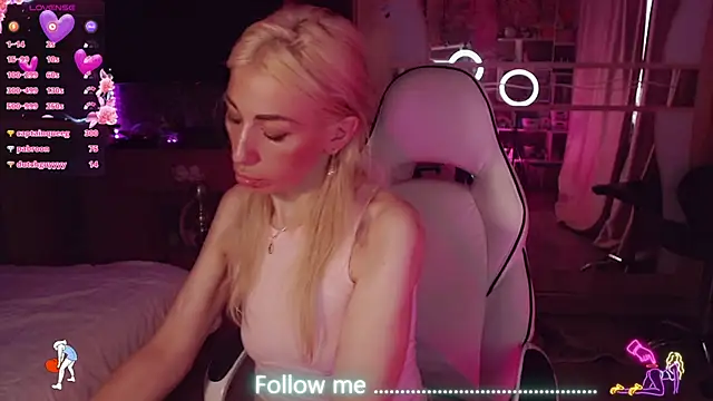AnnieGOld_ webcam