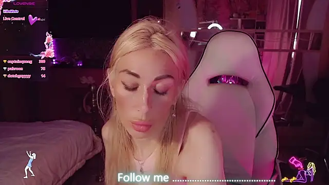 AnnieGOld_ webcam