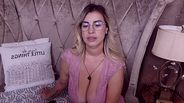 BustyGizelle webcam