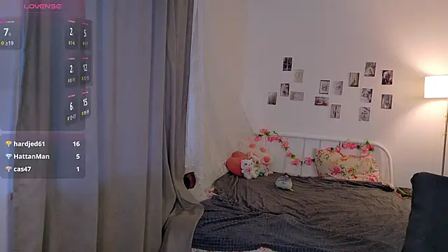 KikiMoor webcam