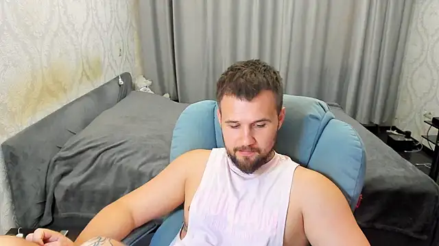 Vladik_b Live Web Cam Show