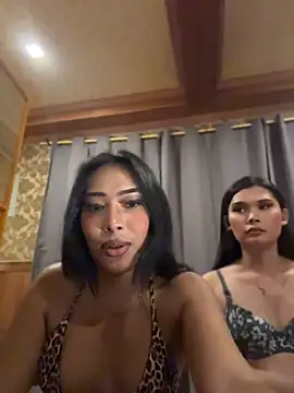 hugecock_tamira webcam