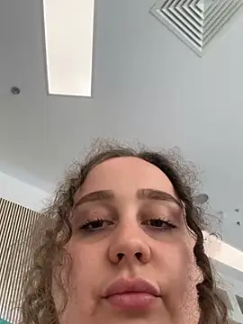 CurlyMaddie webcam