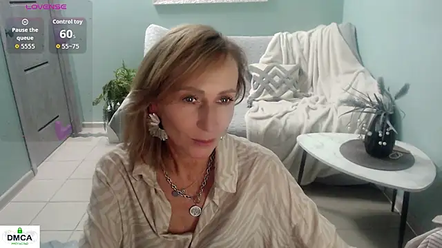 HornyMilf_777 webcam