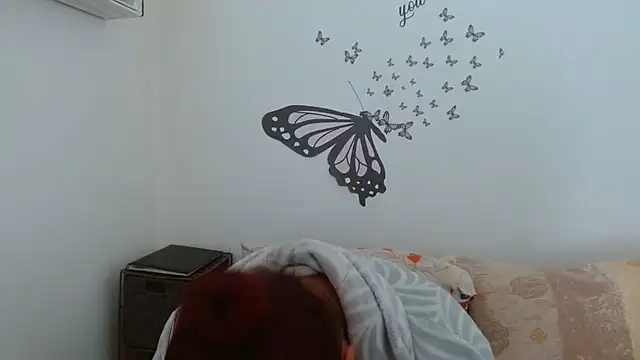 LadyHellene webcam