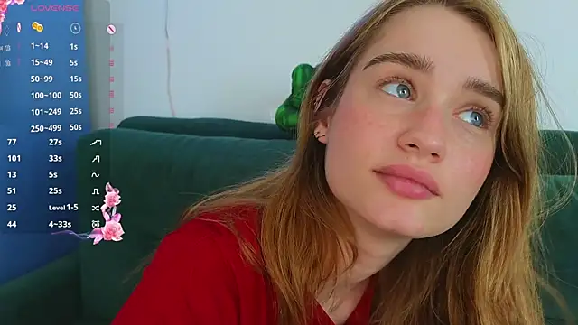 AliviaWithLove webcam