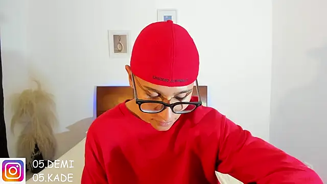 kade_demi webcam