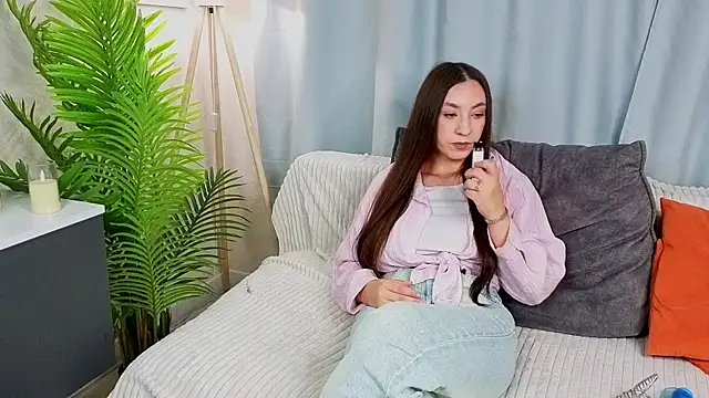 JinnyMenzella webcam