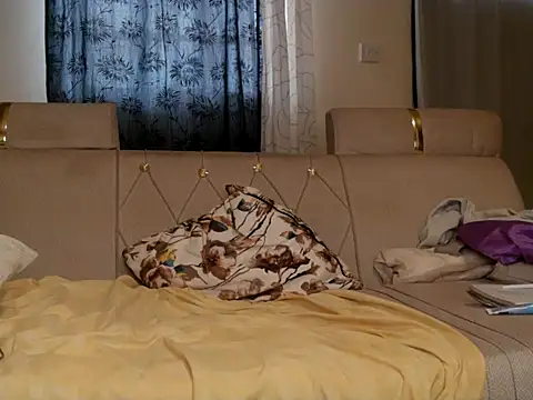 sexyleah25 webcam
